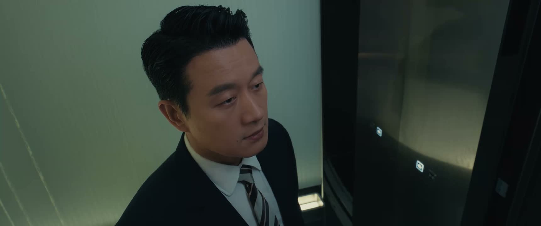 却在背后给了我一刀