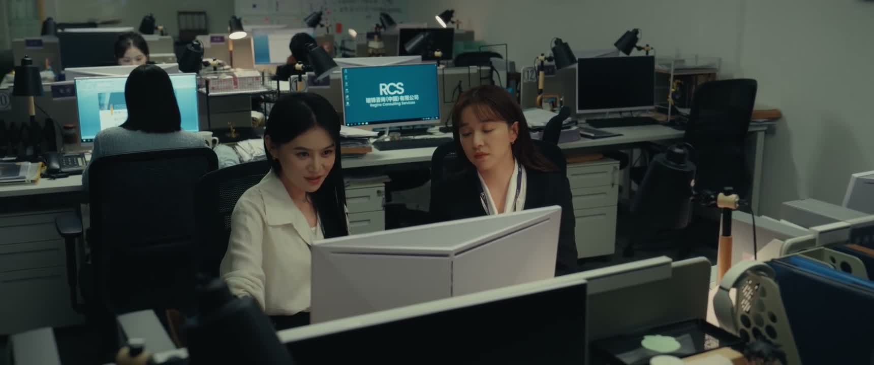 她之前在网上发的照片 被人扒出来了