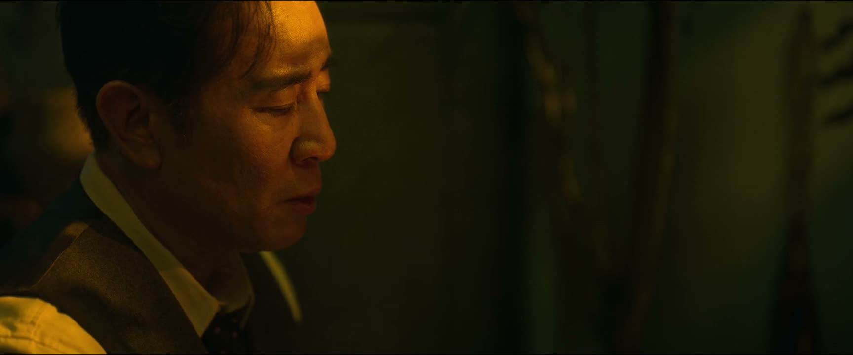 把自己的脸打烂了