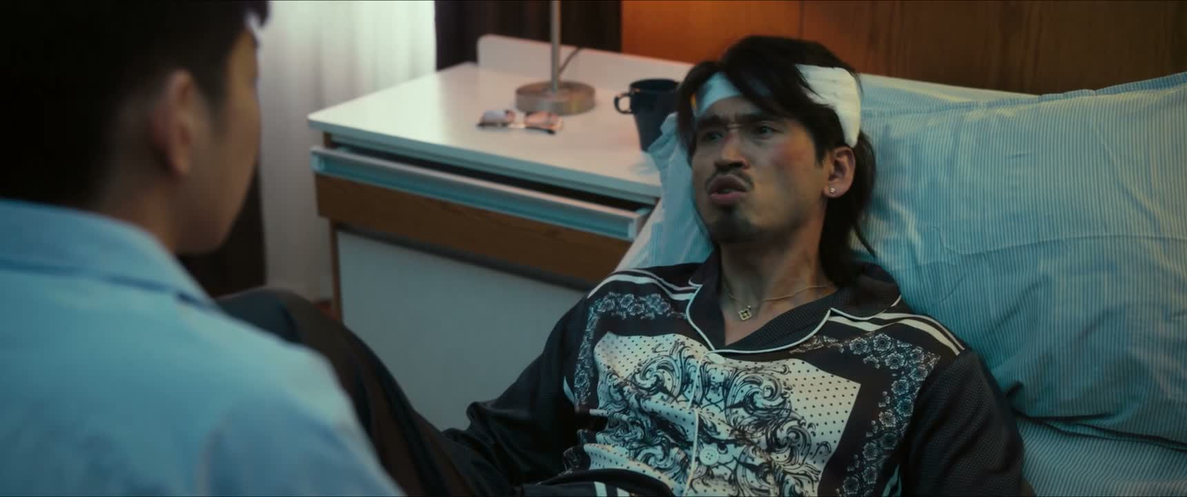 他就是被车撞死的