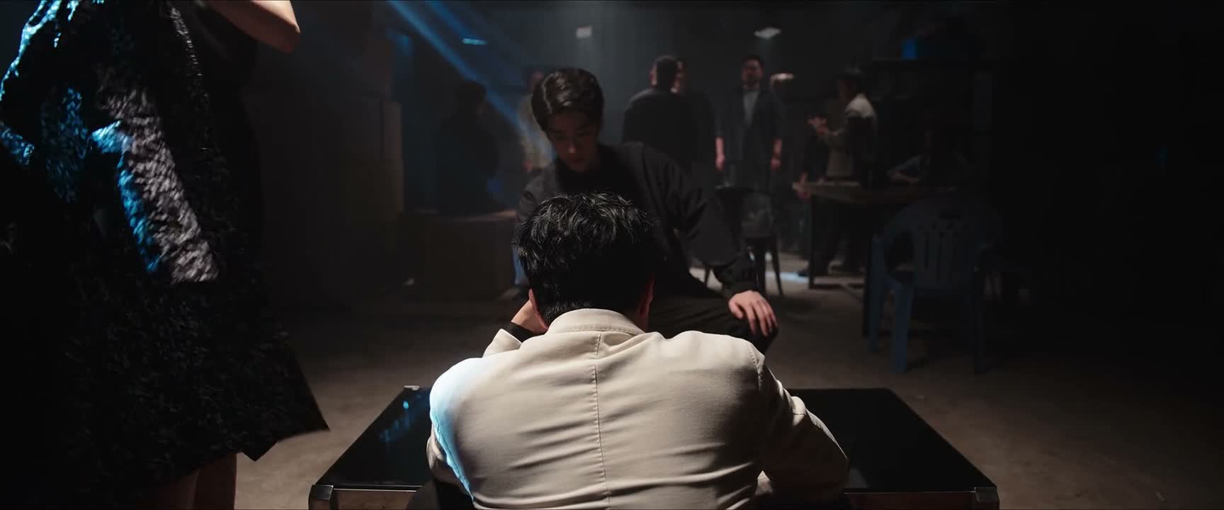 听贺老板说 你以前是做警察的