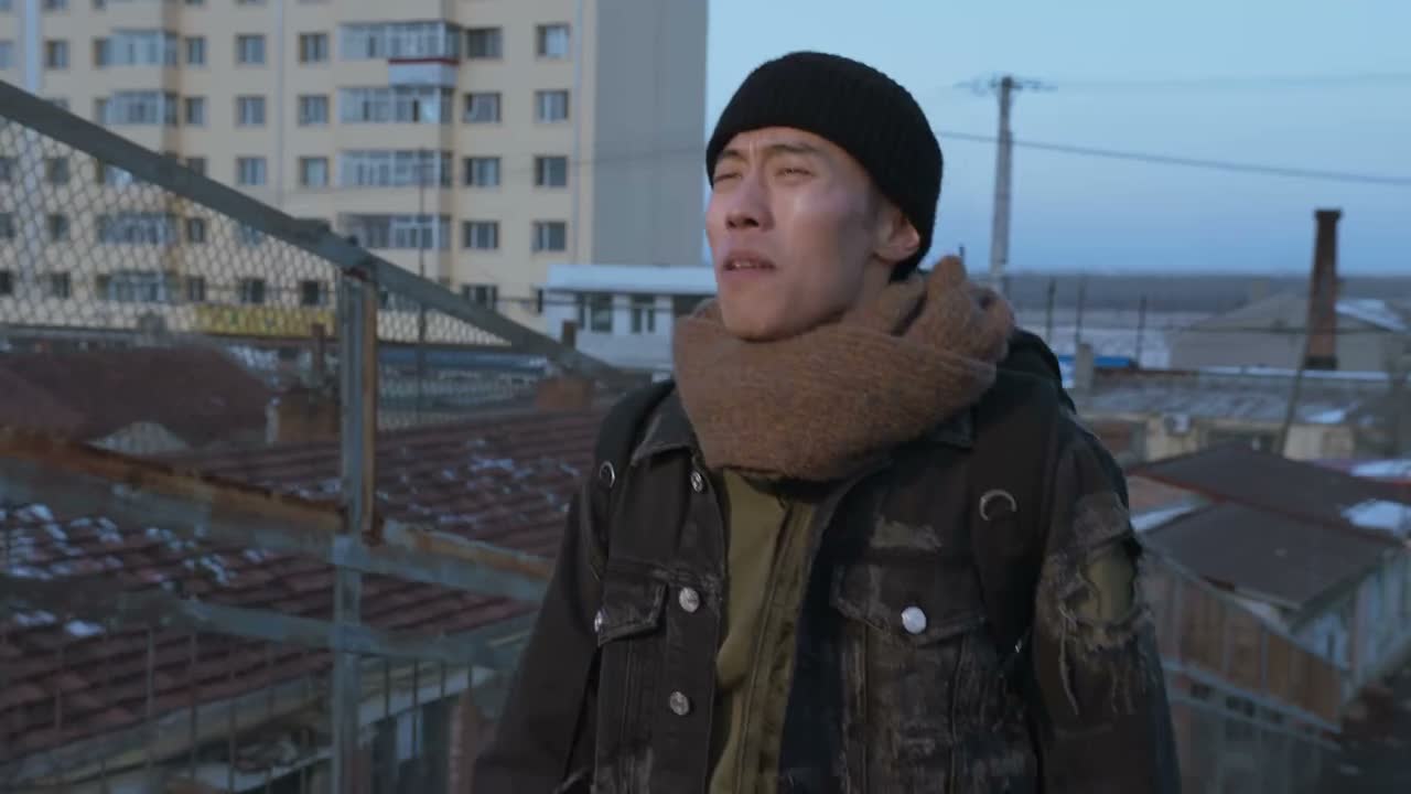 你跑啥呀 跟做贼似的