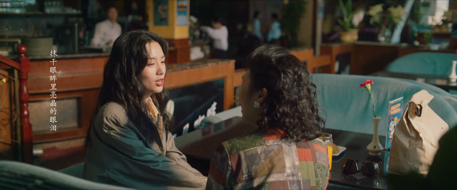 不是 我和周诚一起回来的