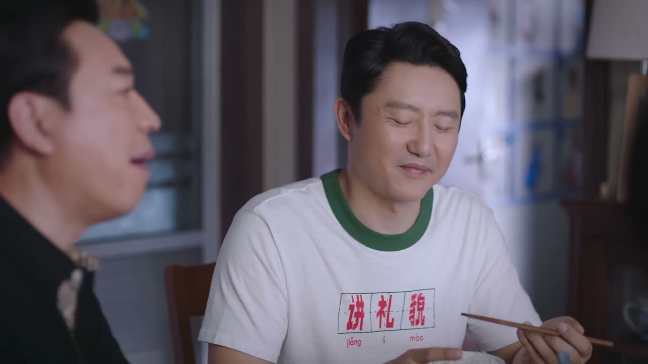 李爸要跟她在一起 别再受欺负