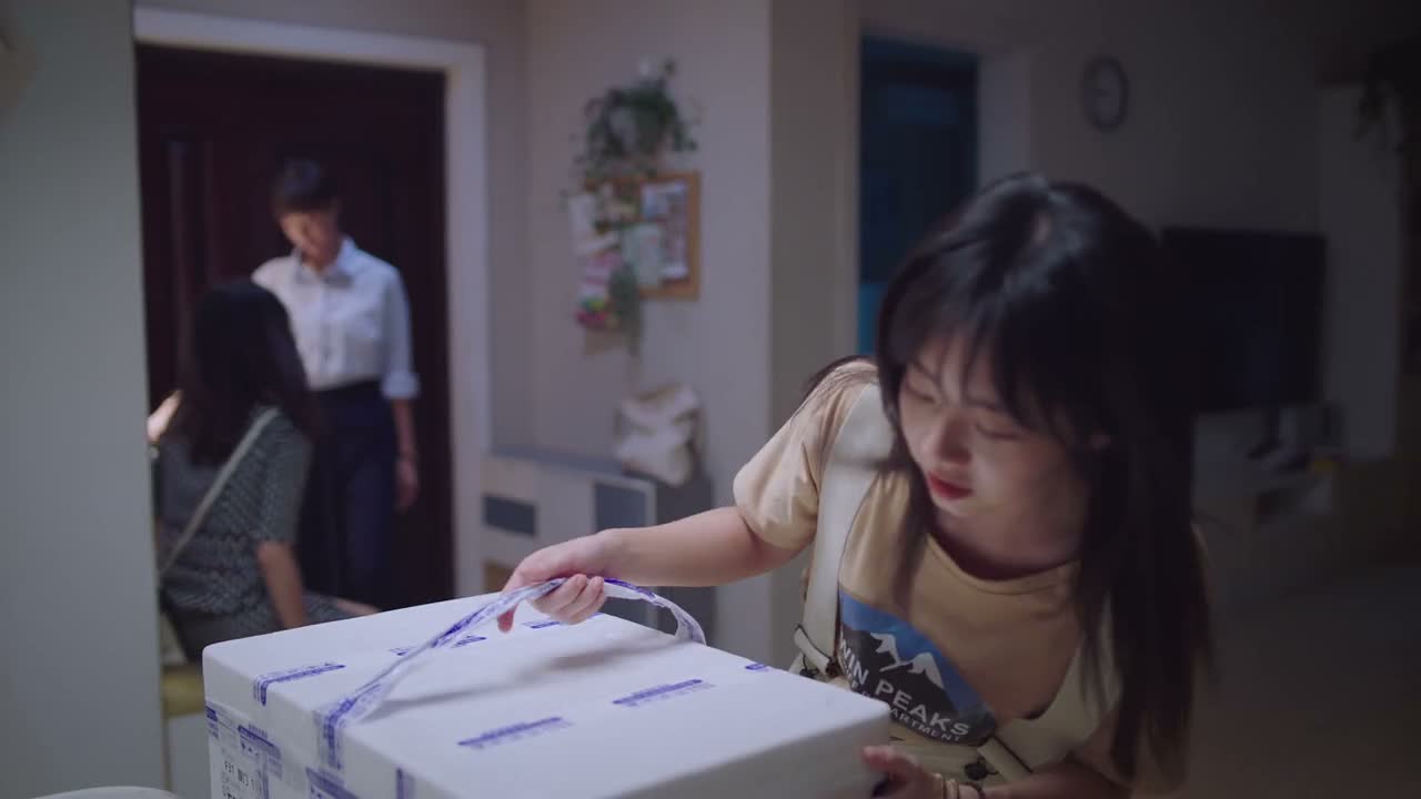 这谁买的 这么大一箱