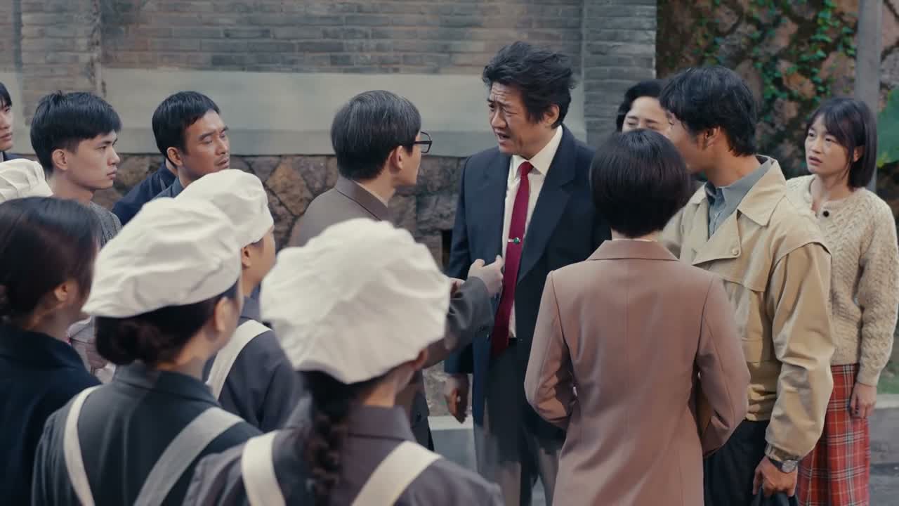 先散了再说 散了啊 干吗呢