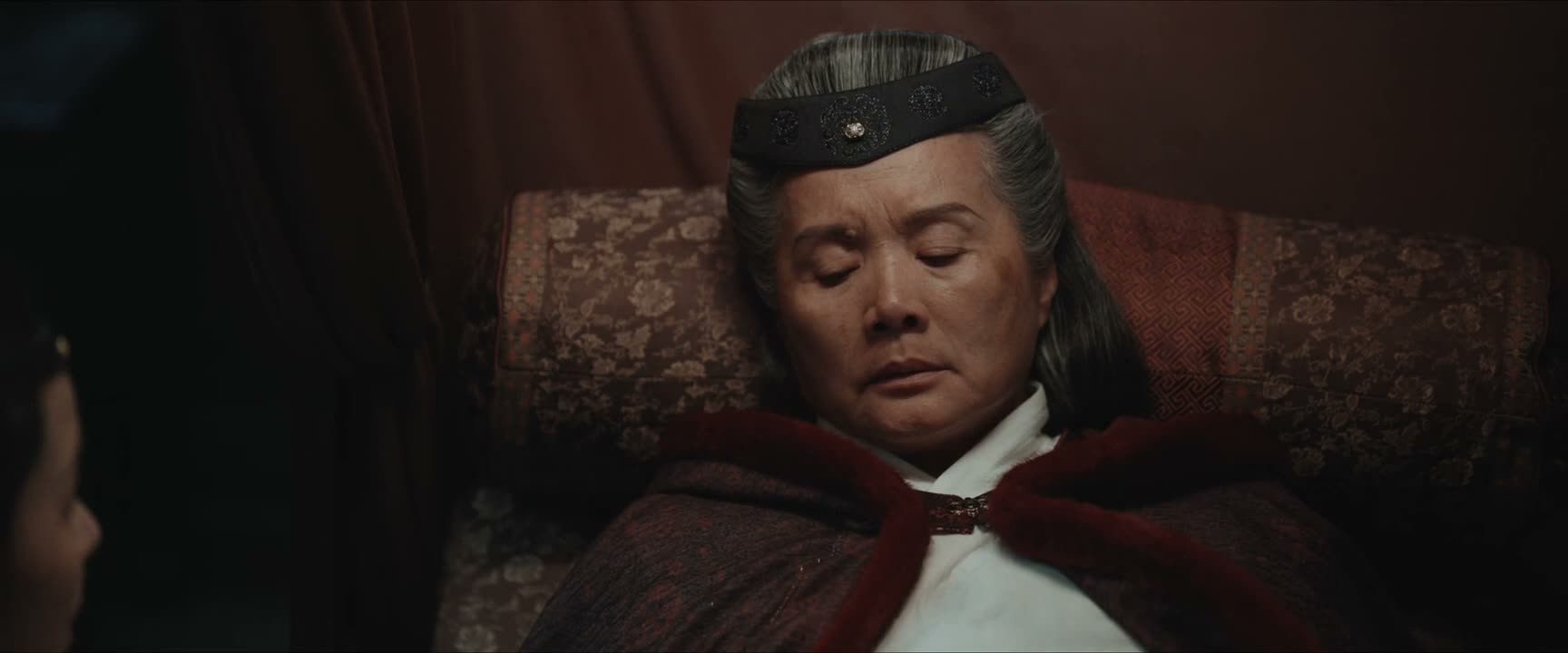 坐在娘身边
