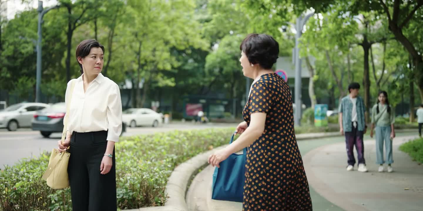 好像是干妈之前同事 牛姨