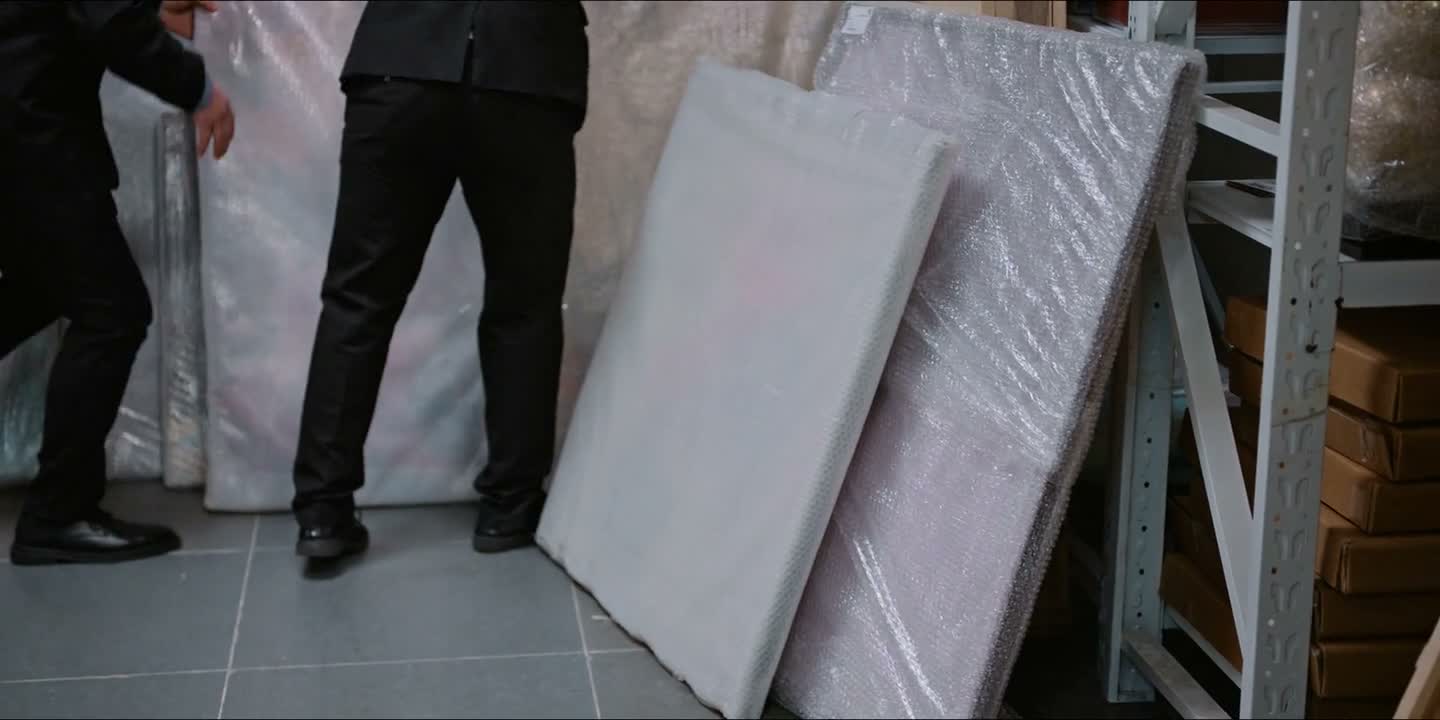 展品在布置进展厅前