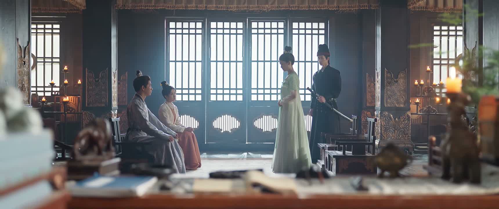 不知道两人在屋内说了些什么