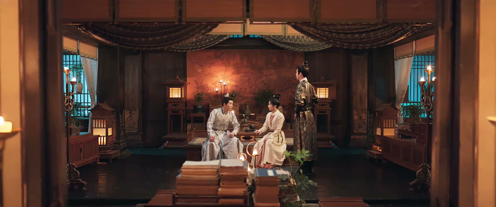 我们先去看看圣上那道手谕