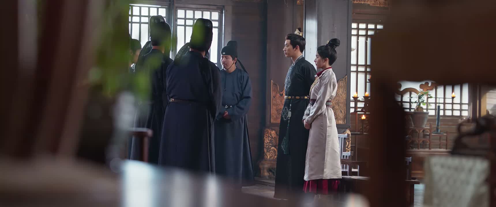 也要先问问夫人的意见才好啊