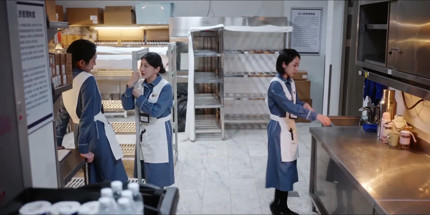 他们俩穿同一条裤子