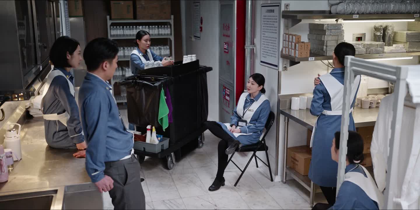 咱们就跟她装装可怜呗