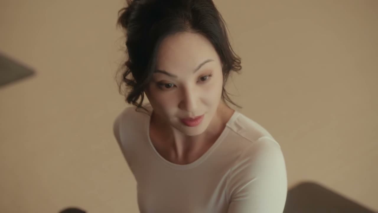 看似是你在帮她