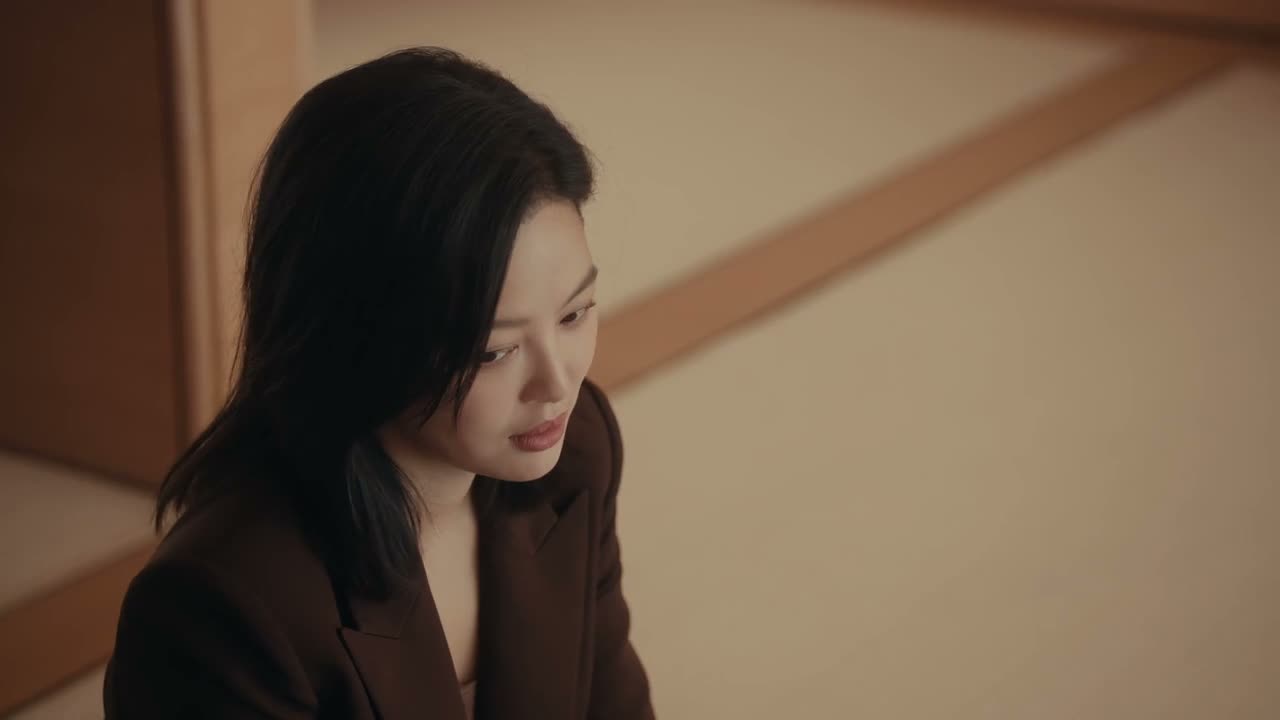 她一向懂得审时度势