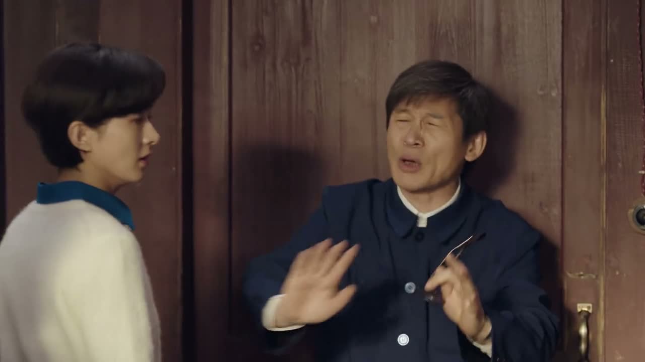 谭镇长 你让开 你让开 不能 谭镇长 你让开