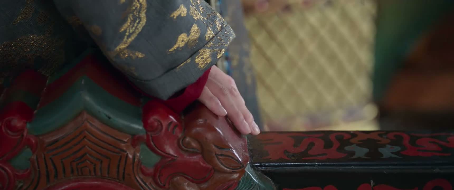 还请二王子即刻继位