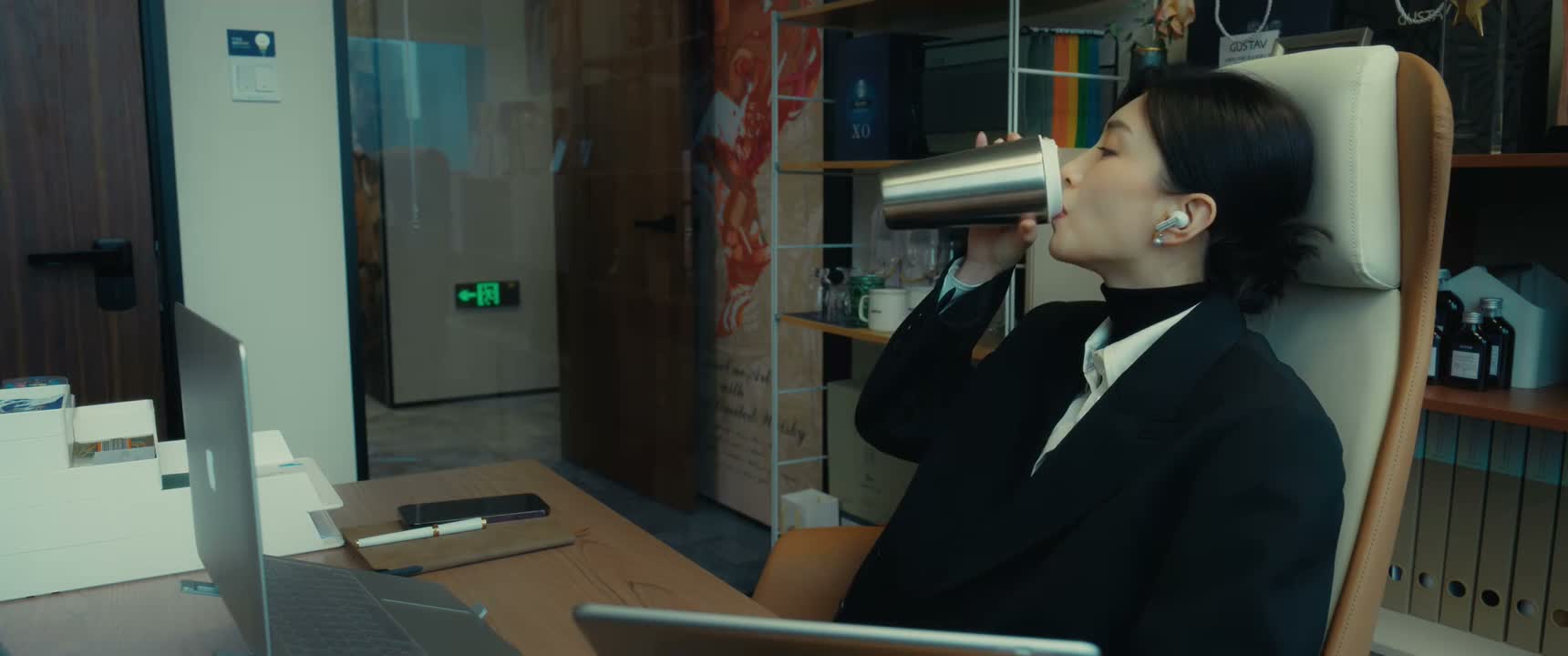 刚好我也出去躲一躲
