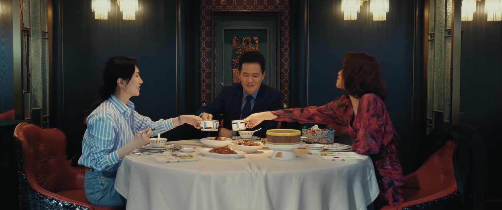 那我们就以茶代酒了啊 好 好