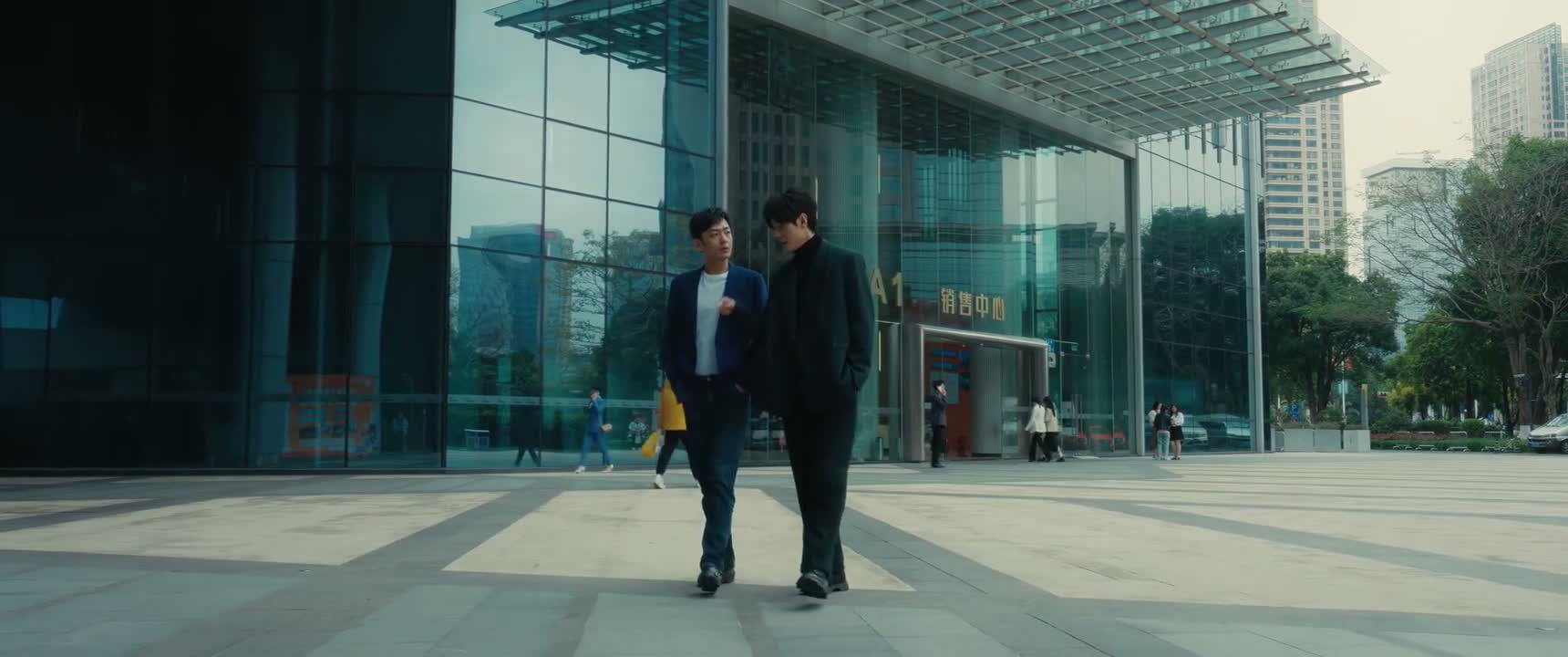 许总当了二十多年的销售总监 那现在不是了
