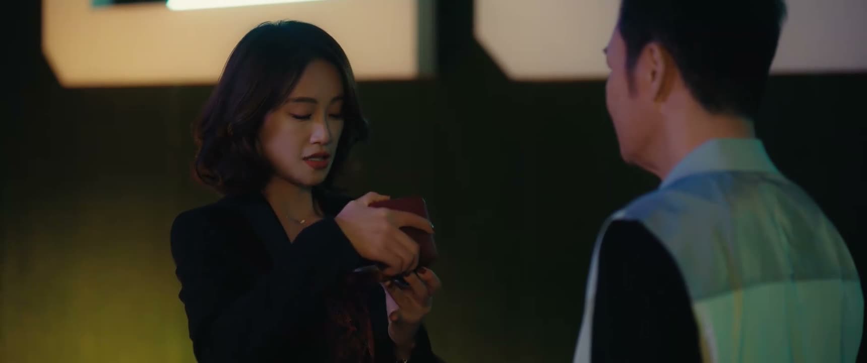这太贵重了 我不能要