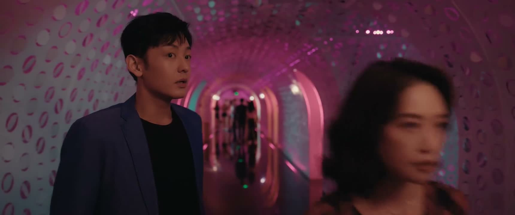 整天喝喝喝 喝什么喝啊 这女的谁啊