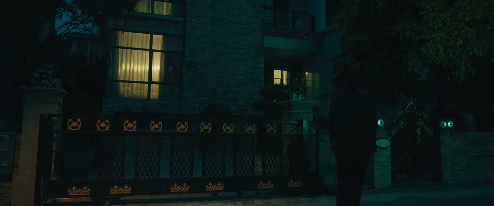 最近我这儿都成了 热门观光景点了