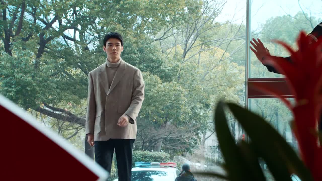 你好 请出示一下证件