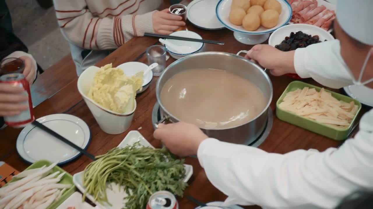 咱们家事庭难得聚这么齐