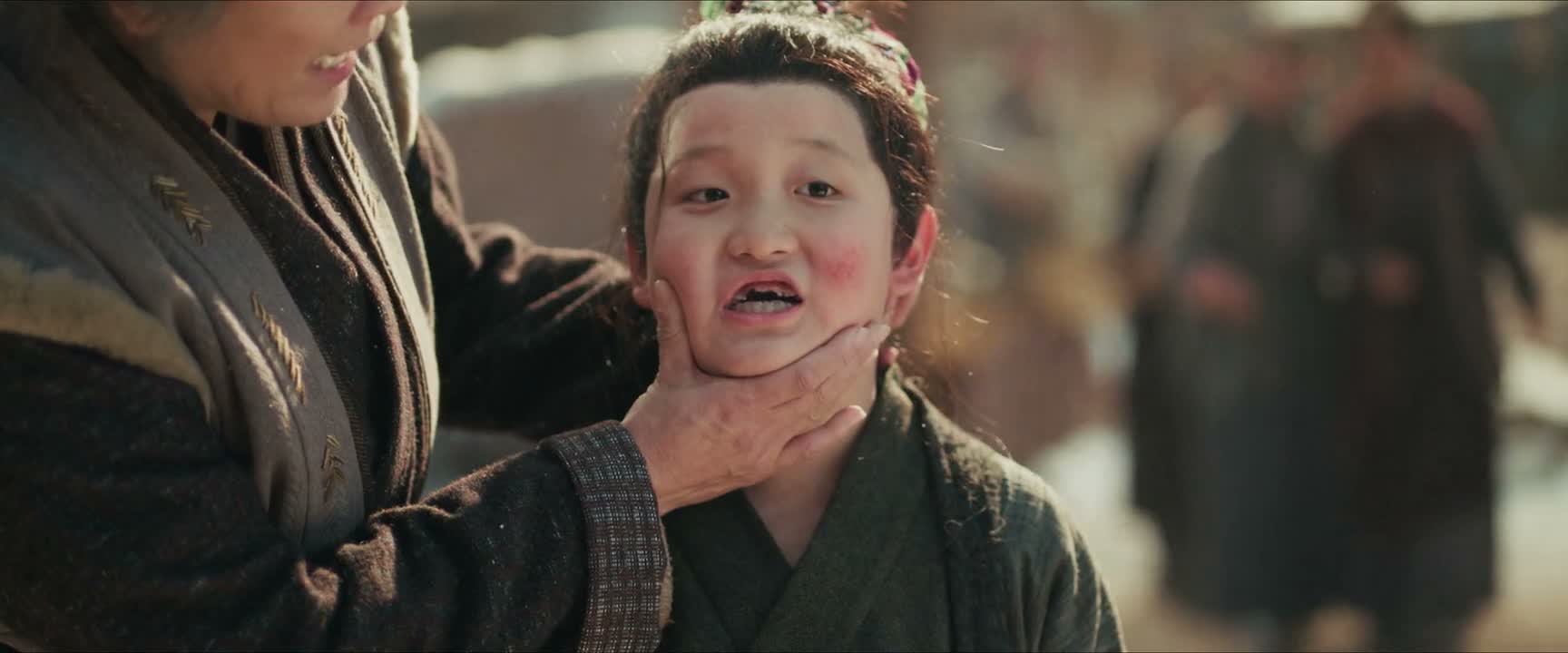 这门牙都摔缺了两颗