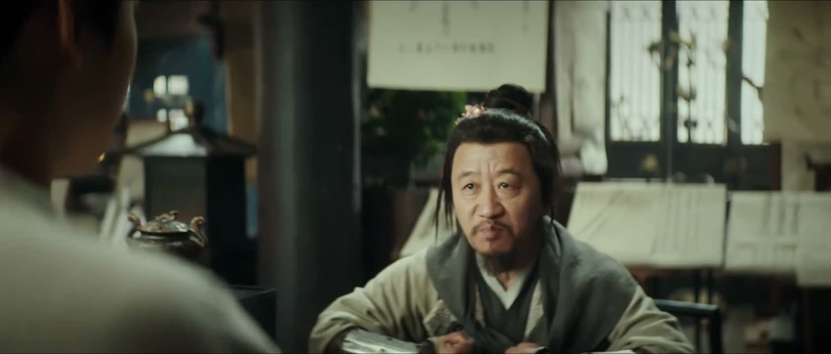 薄嘴唇丹凤眼
