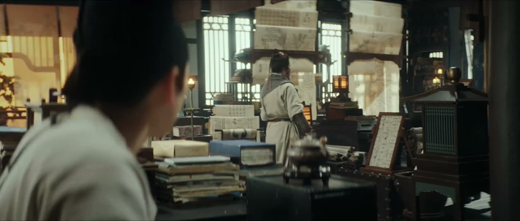 个头比寻常女子高一些