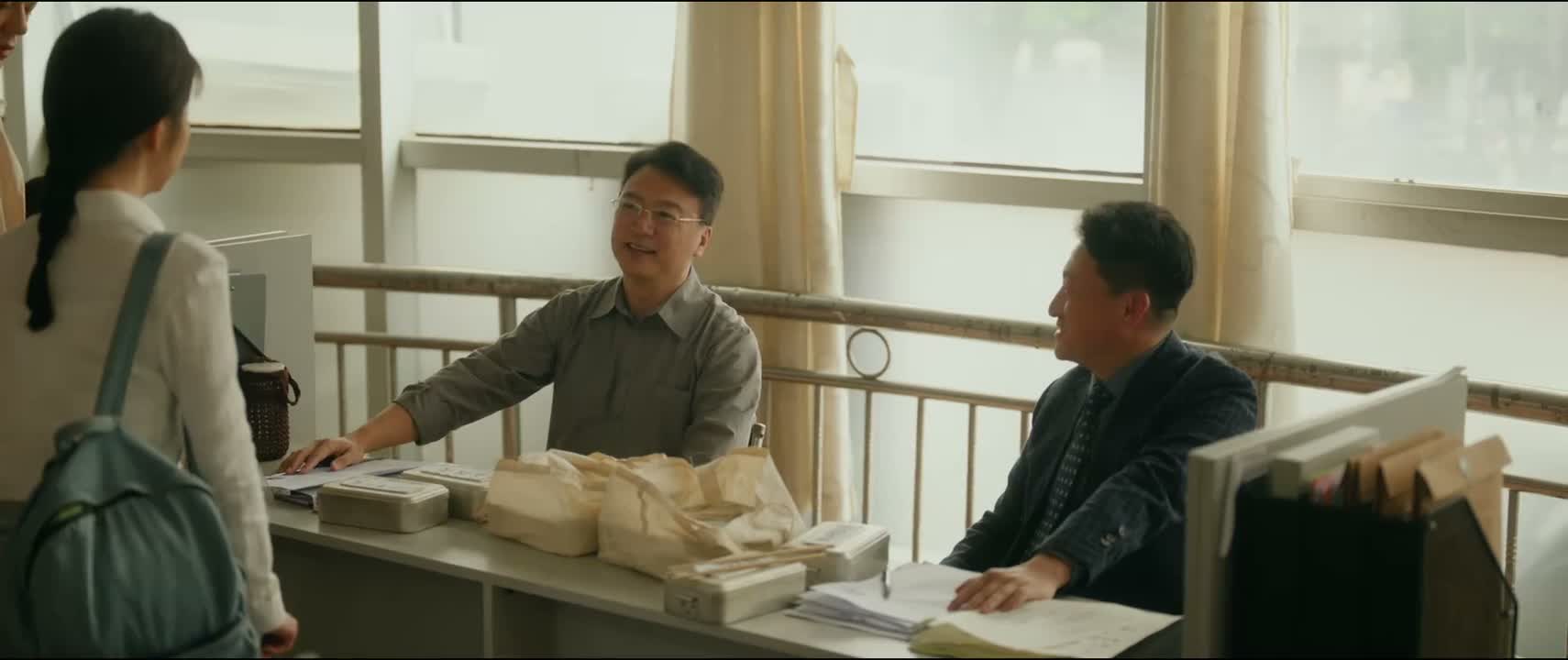 老张啊 要不把她招了吧