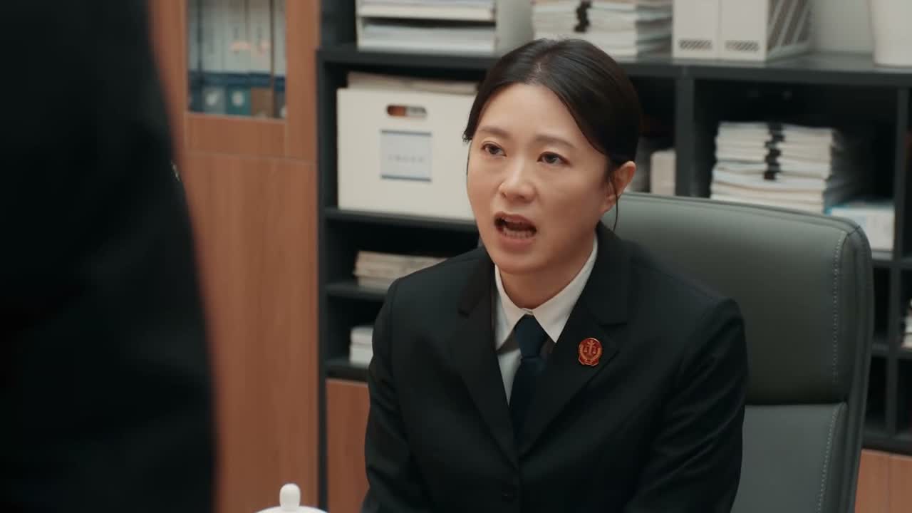 非得让一个插满管子的老人