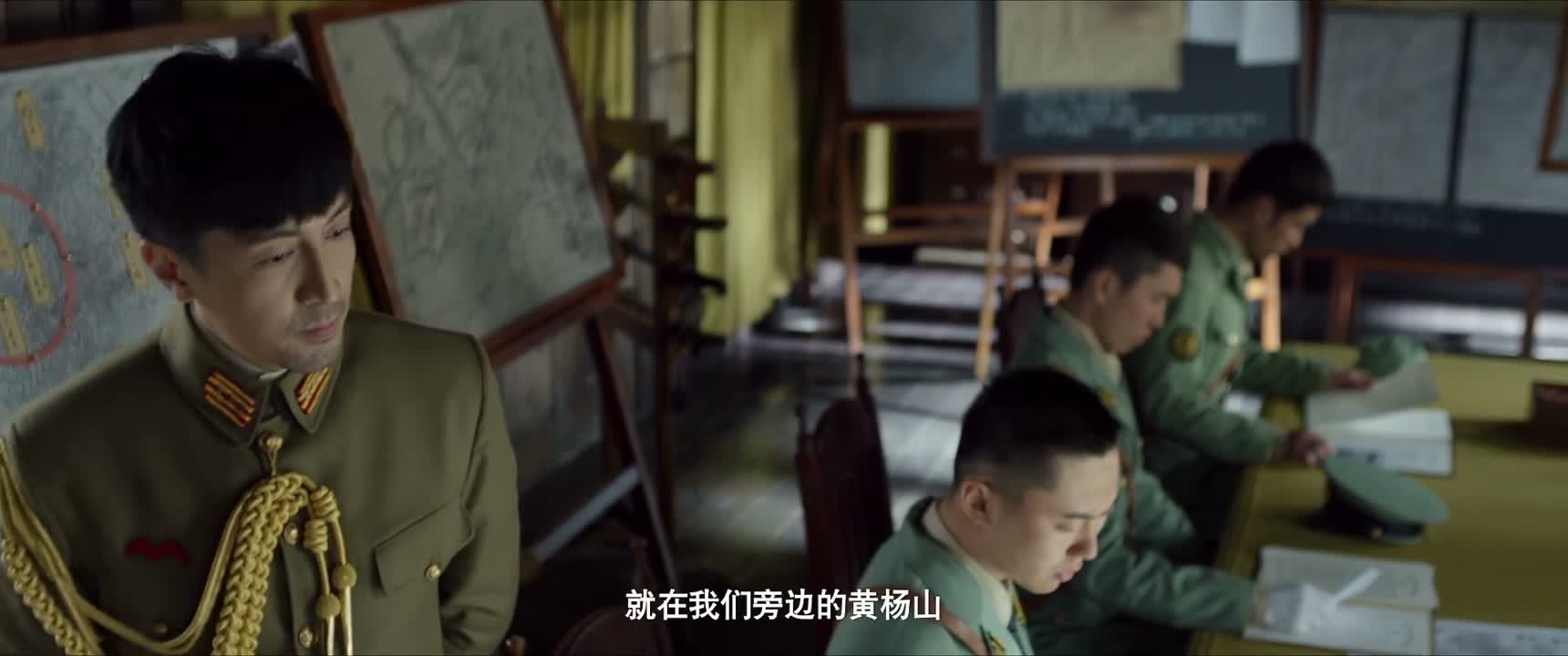 就在我们旁边的黄杨山