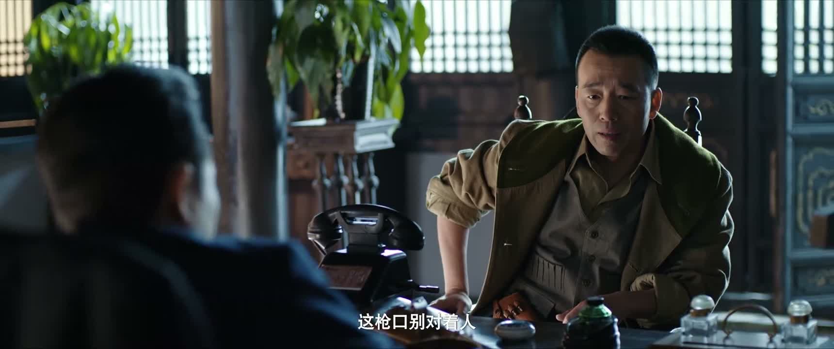 这枪口别对着人