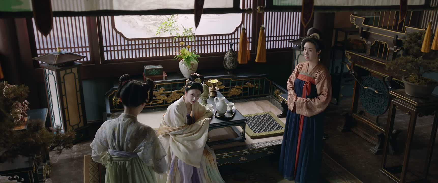 把整个王府都围起来了