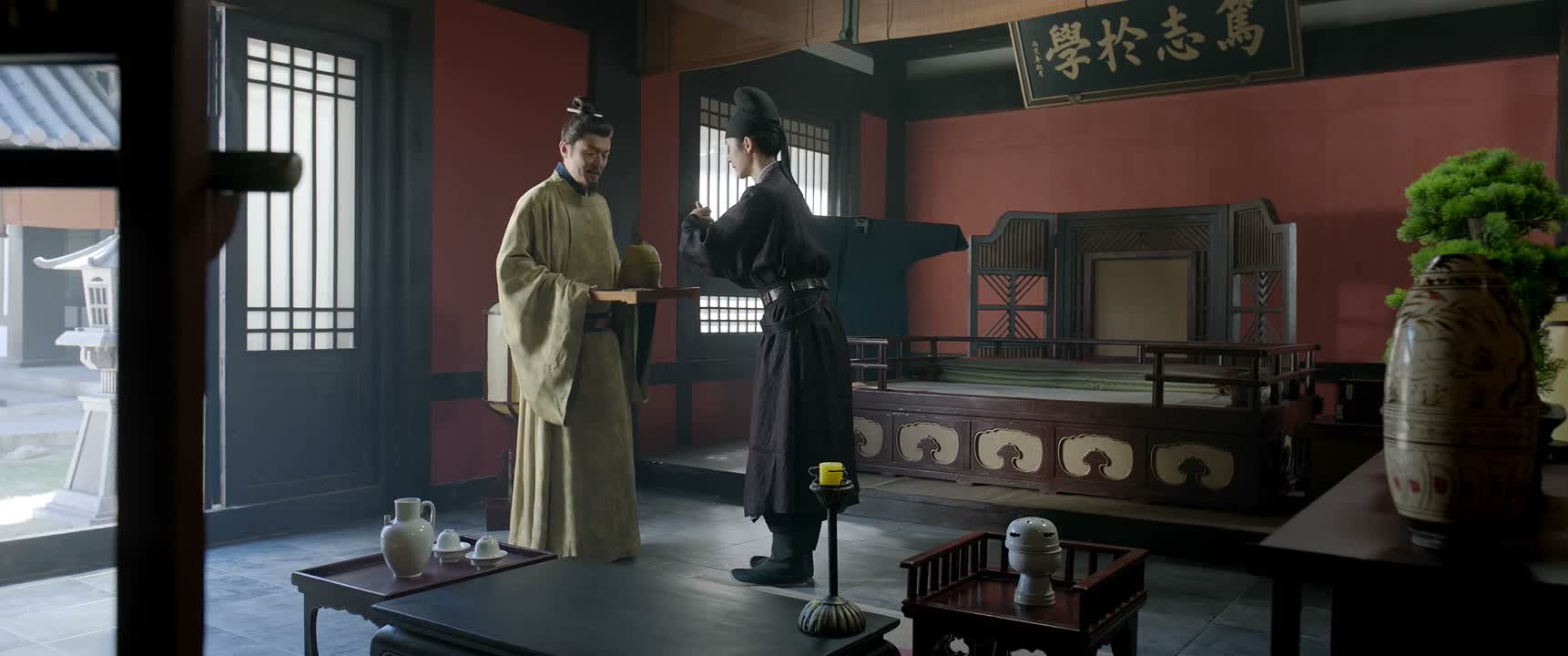来 给你看个好东西