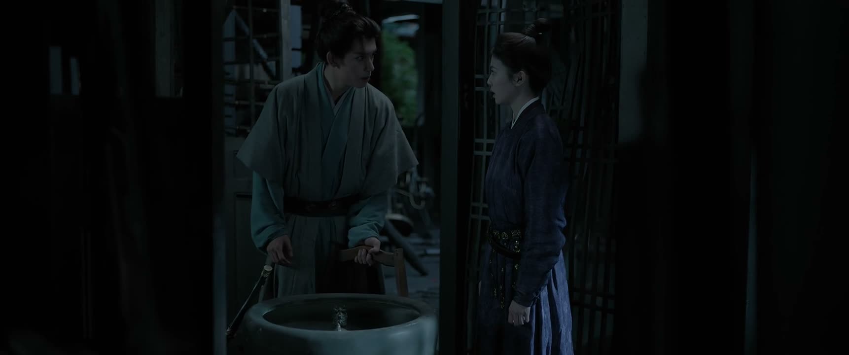 慢一点 匀速地倒