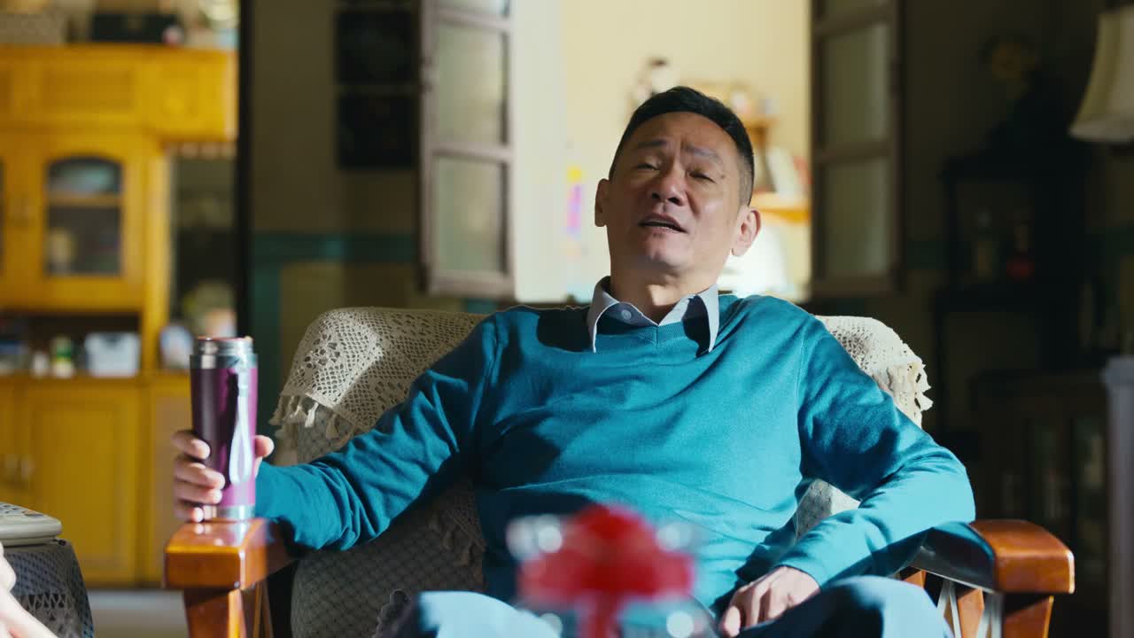 大家在一块儿谈天说地多乐呵