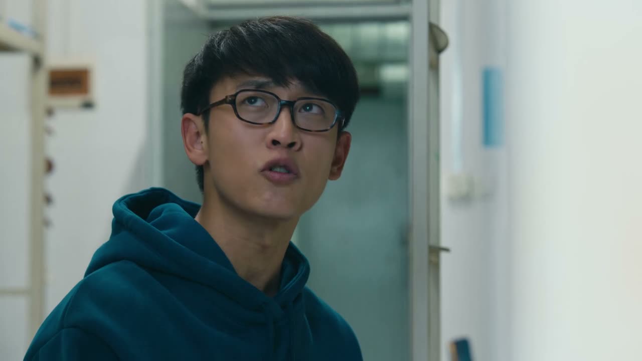 你别像周扒皮似的 天天跟着我