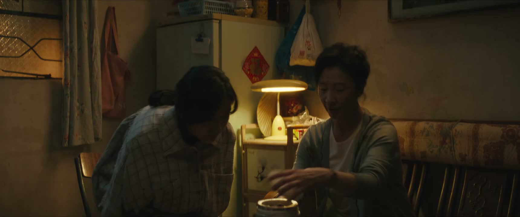来趁热 把汤喝了