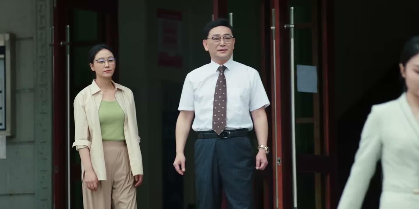 学校中所有与这件事有关的学生