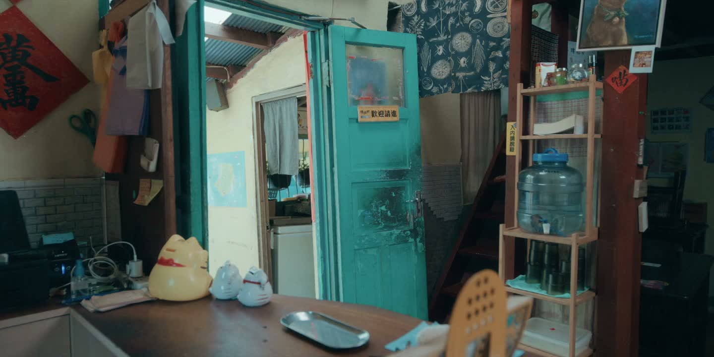 没有啦 他住在海边路倒数第六间