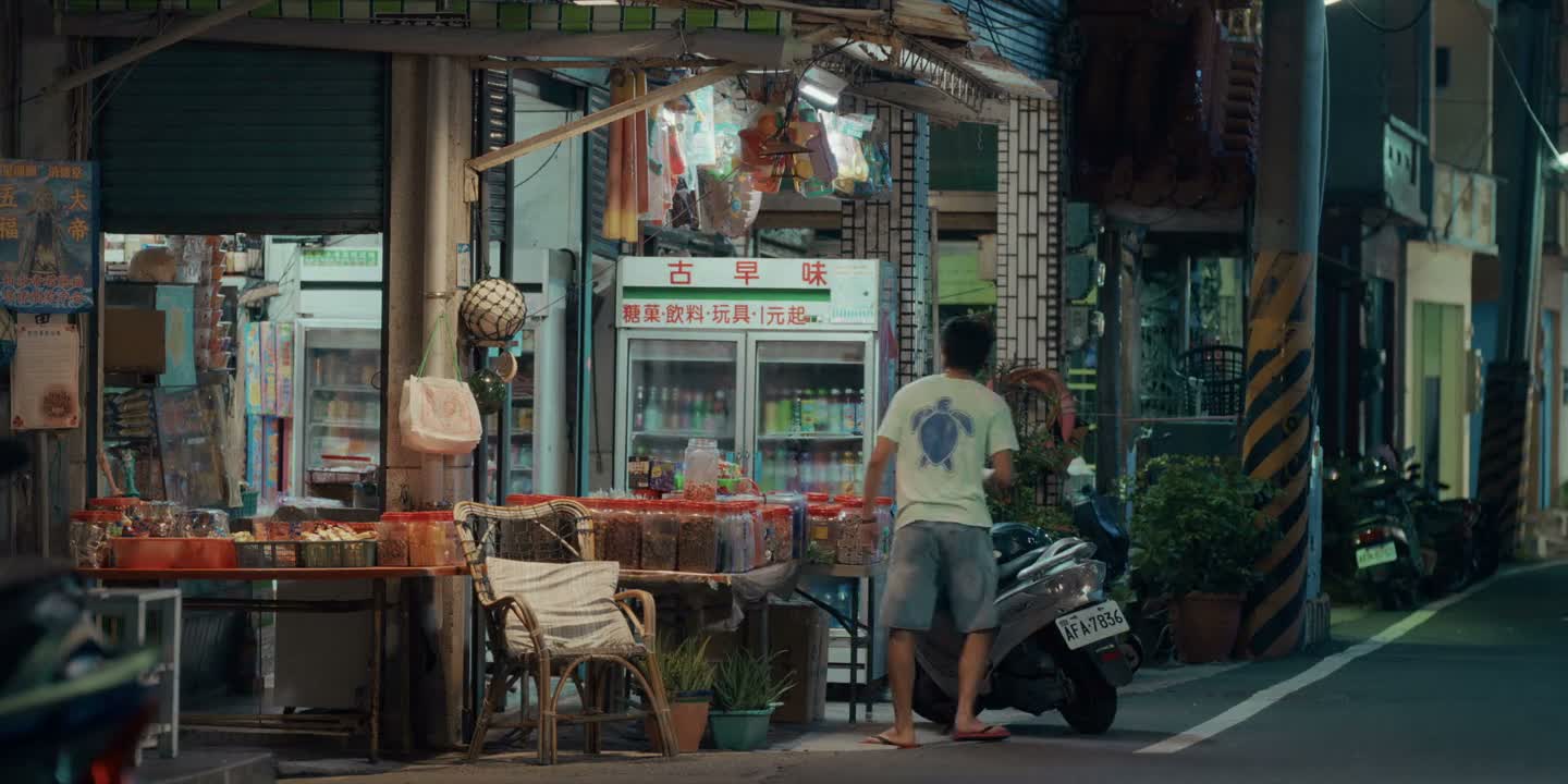 妳戴墨镜都不会看不到啊