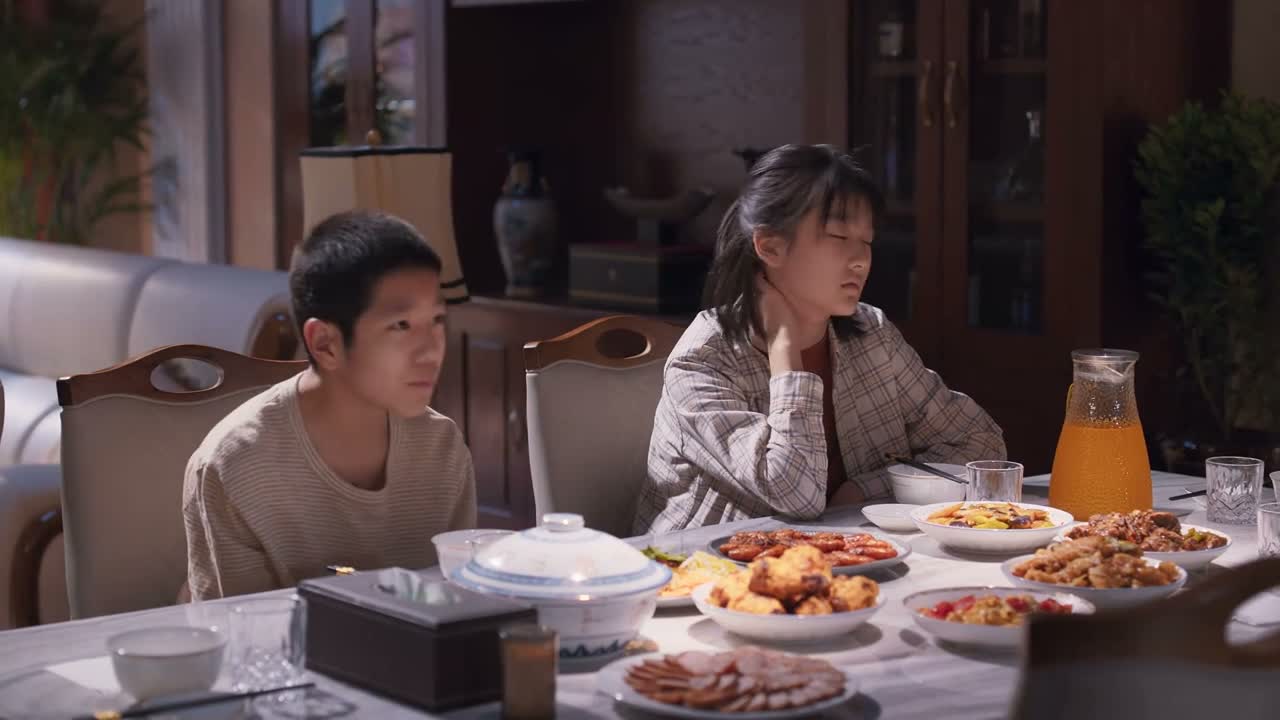 妈 我要饿死了