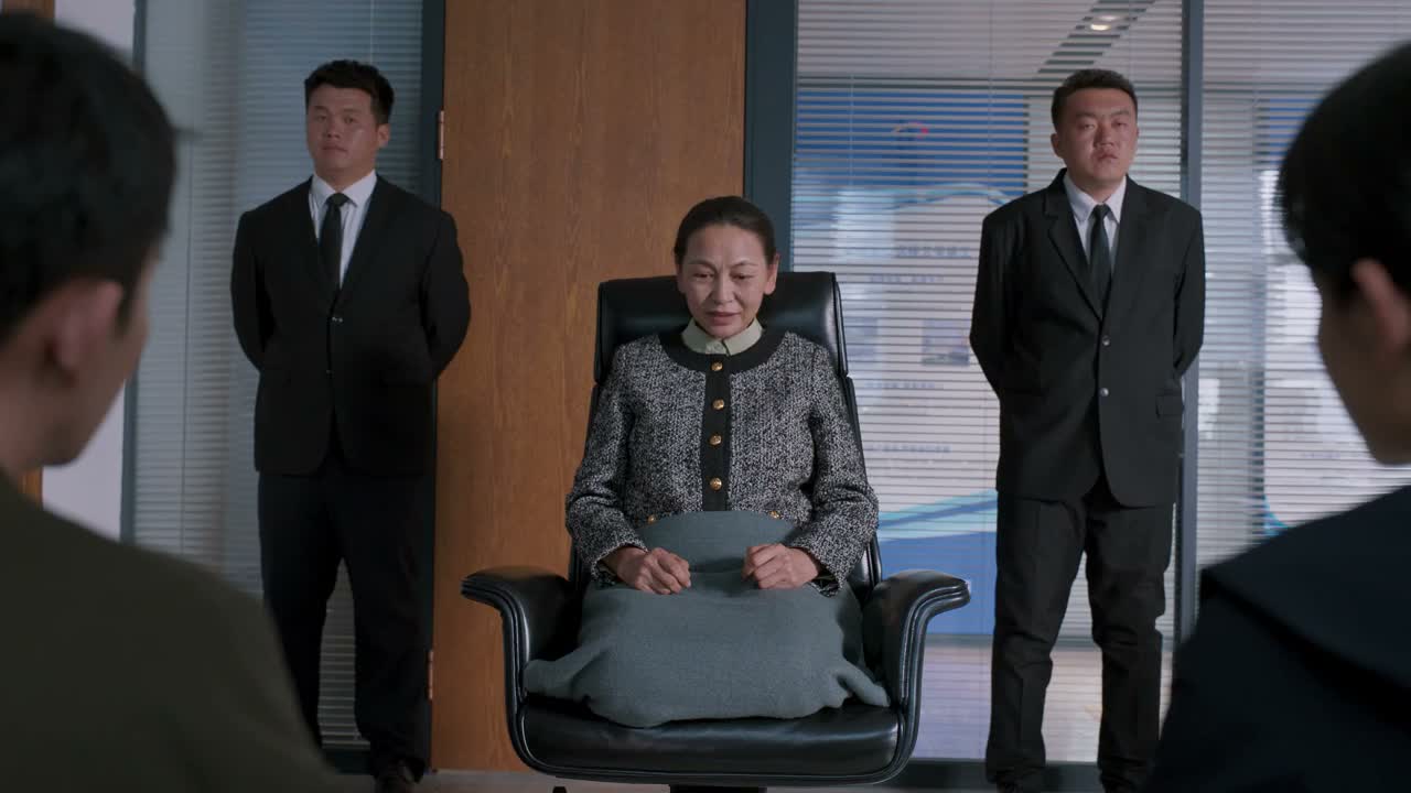 谁还管她 她叫啥呀