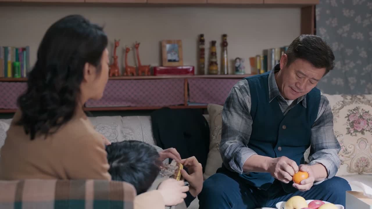 在别人家里 哪儿能那么自在