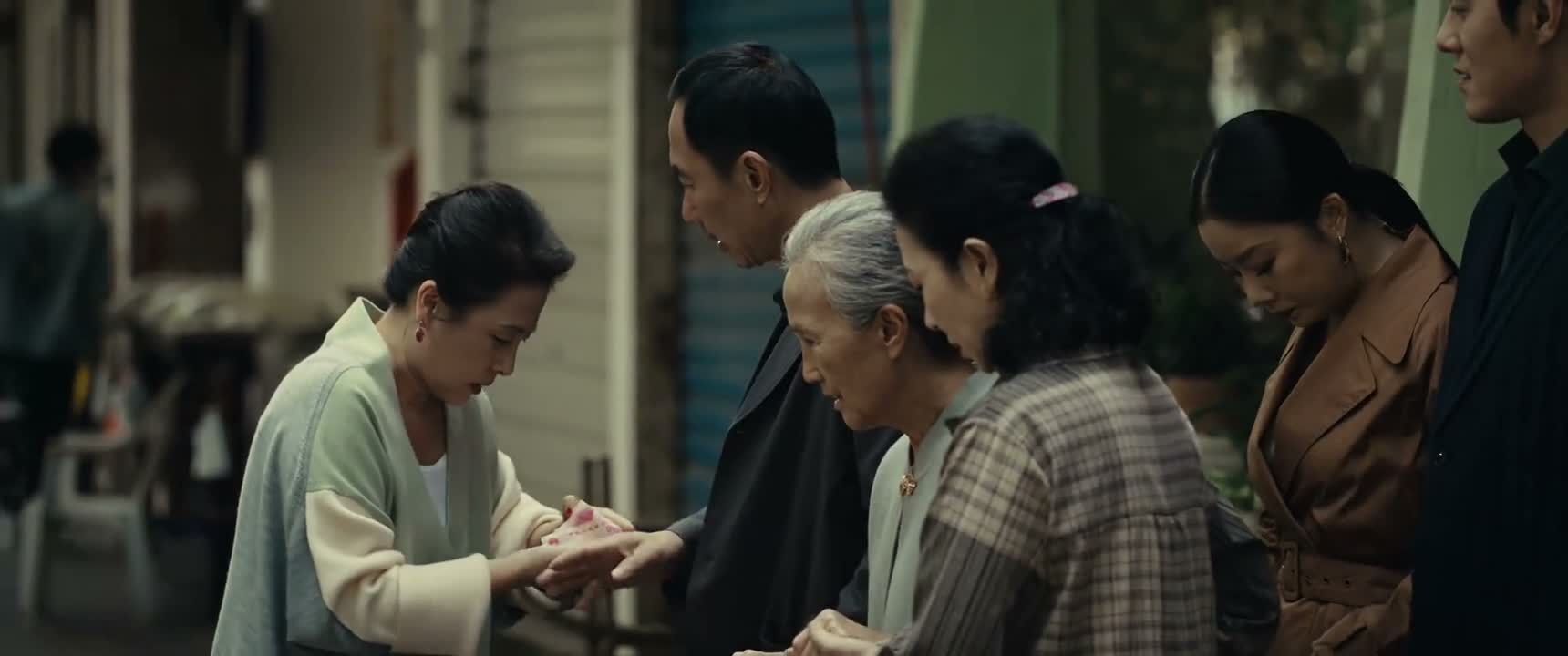 好好好 我吃完饭就换你 放心 你 你快点啊